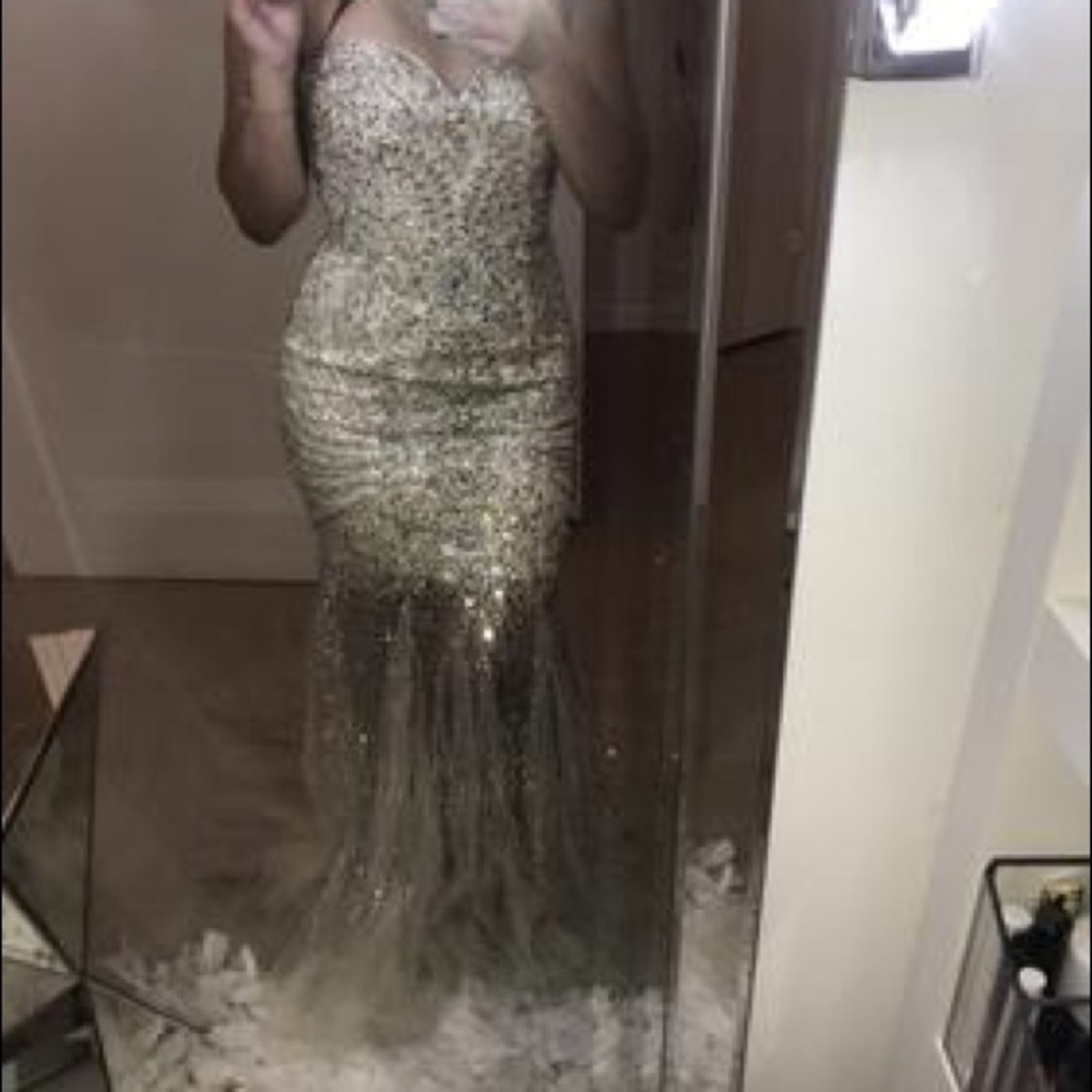 Dress - Picture 3 of 4